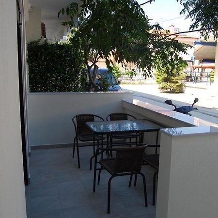 Vrasná Giorgos Apartments Square מראה חיצוני תמונה